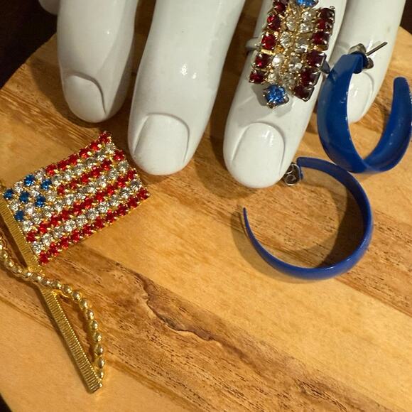 USA Jewelry Bundle: Fourth of July Vintage Fashion Ring, Earrings & Flag Pin - Picture 7 of 15